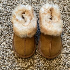 Cat & Jack Tan Toddler Slippers